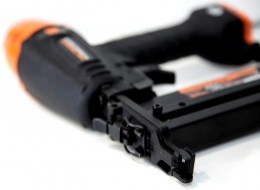 WEN 4-in-1 Floor Nailer and Stapler 1